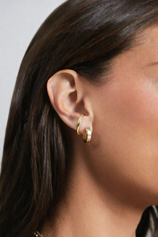 EF-Collection Gold Cuffed Stud Earrings
