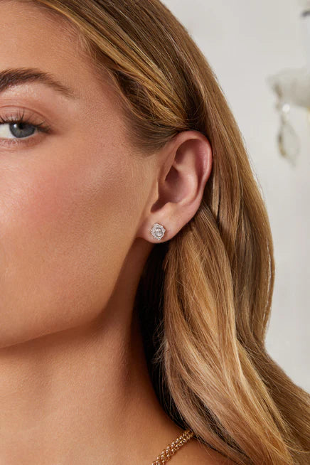 EF-Collection Oval Diamond Daphne Stud Earrings