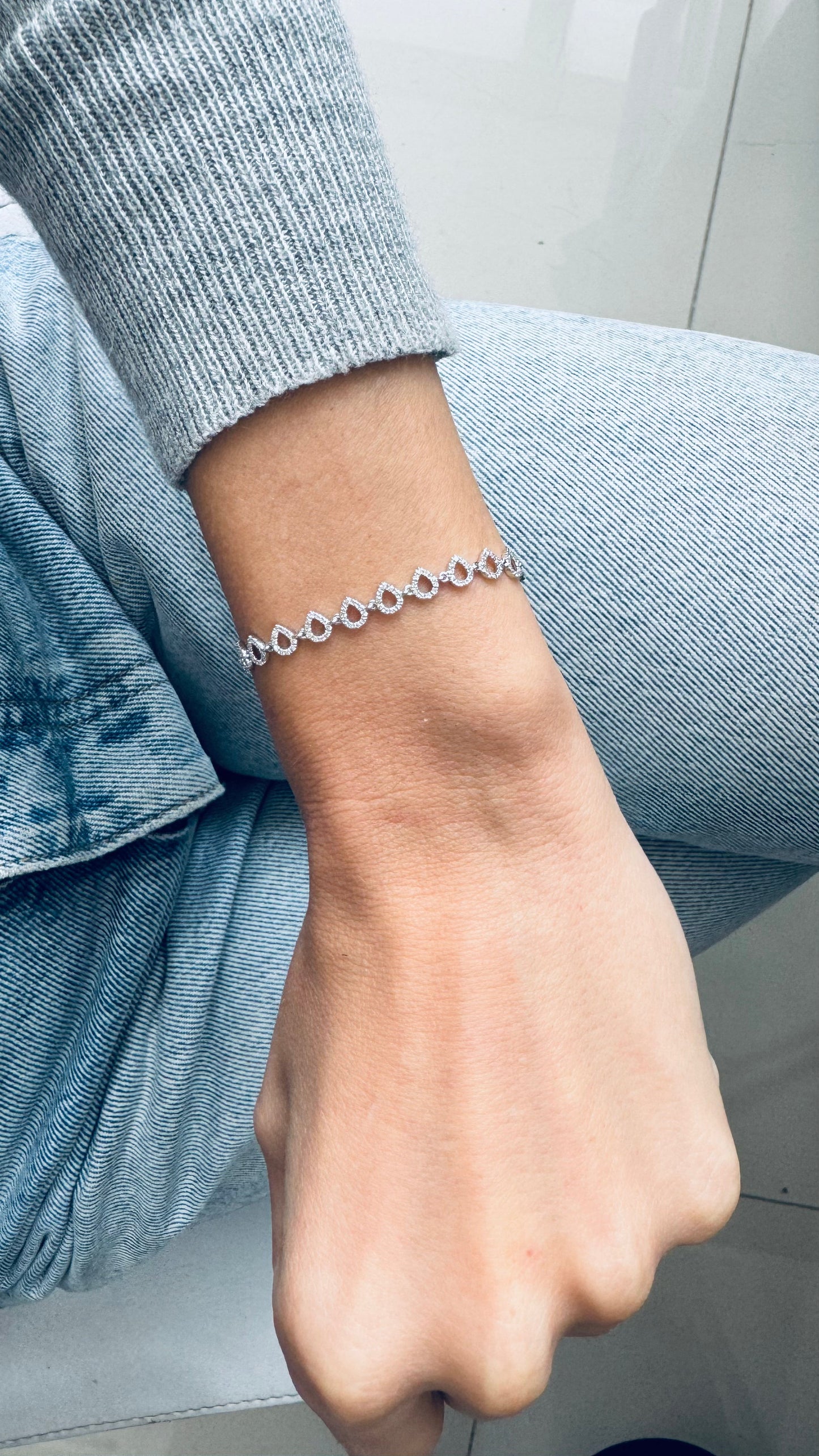 EF-Collection Open Teardrop Bracelet
