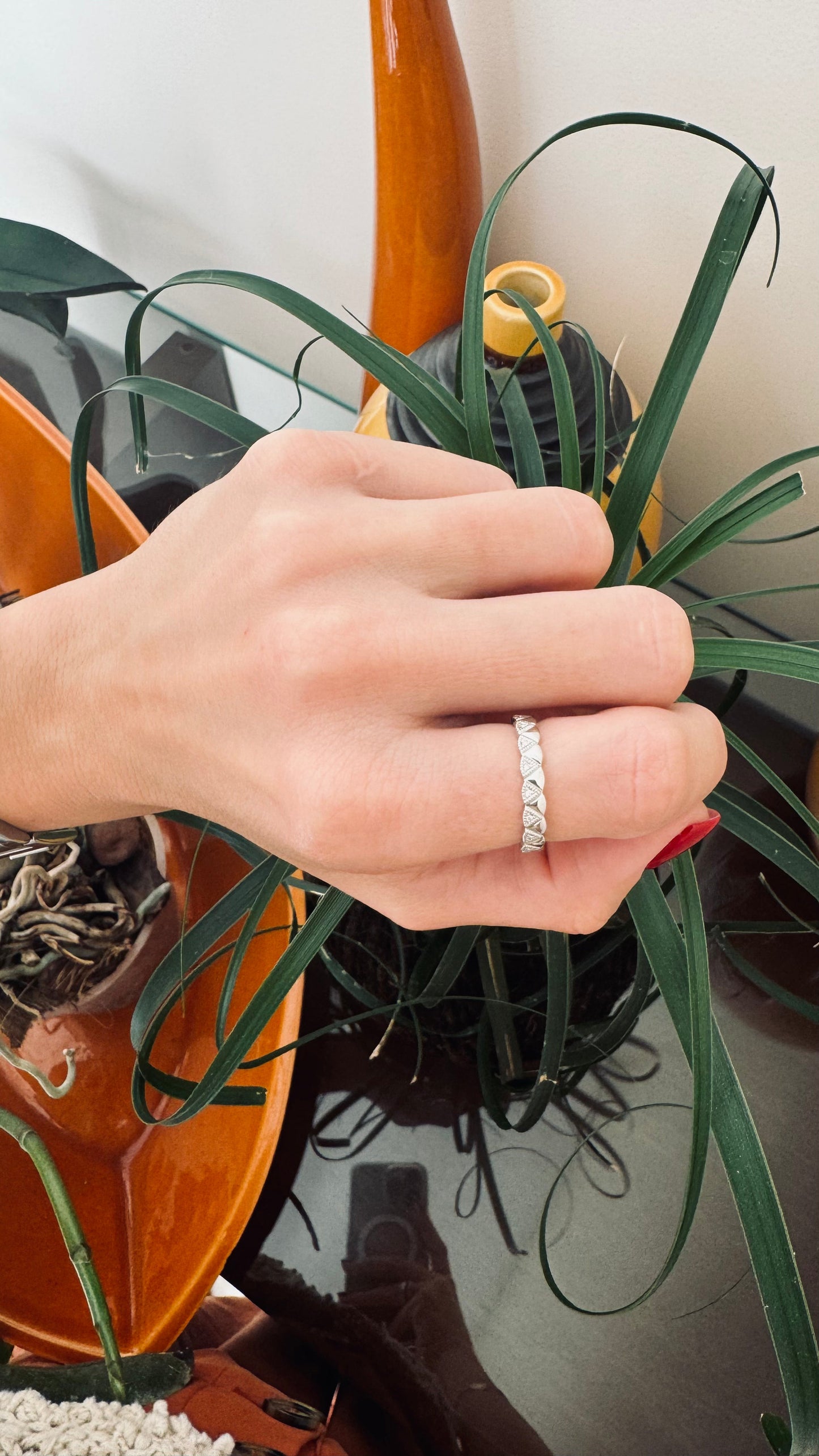 DRD Triangle Detail Eternity Band
